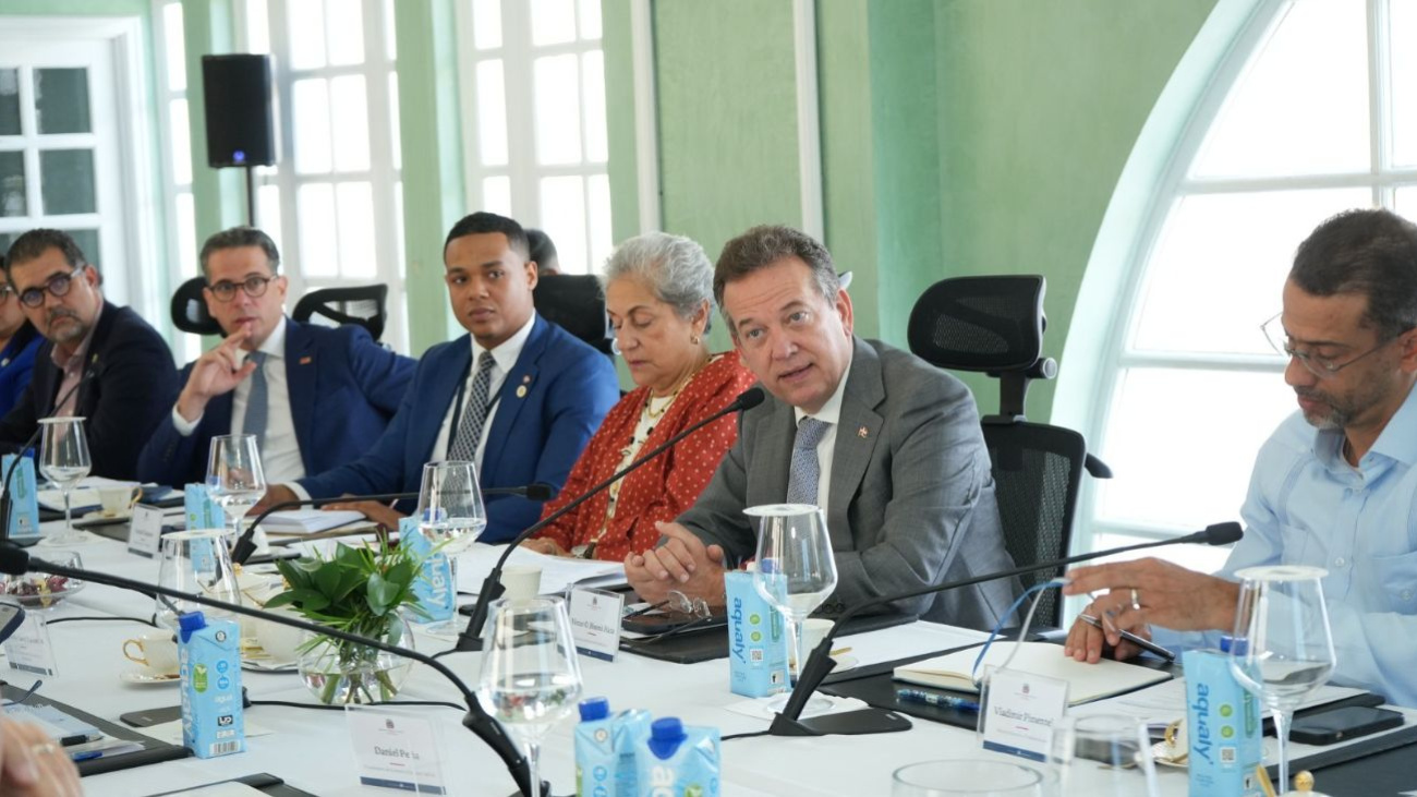 Dominican Republic moves to develop dry ports along Haiti border