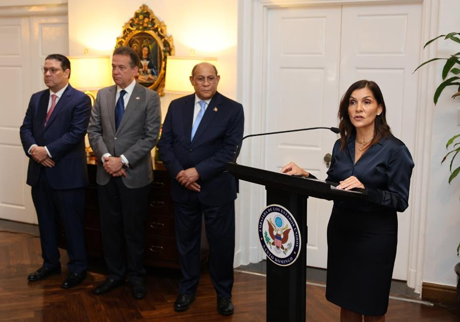 U.S. Embassy promotes tech and semiconductor collaboration with Dominican leaders