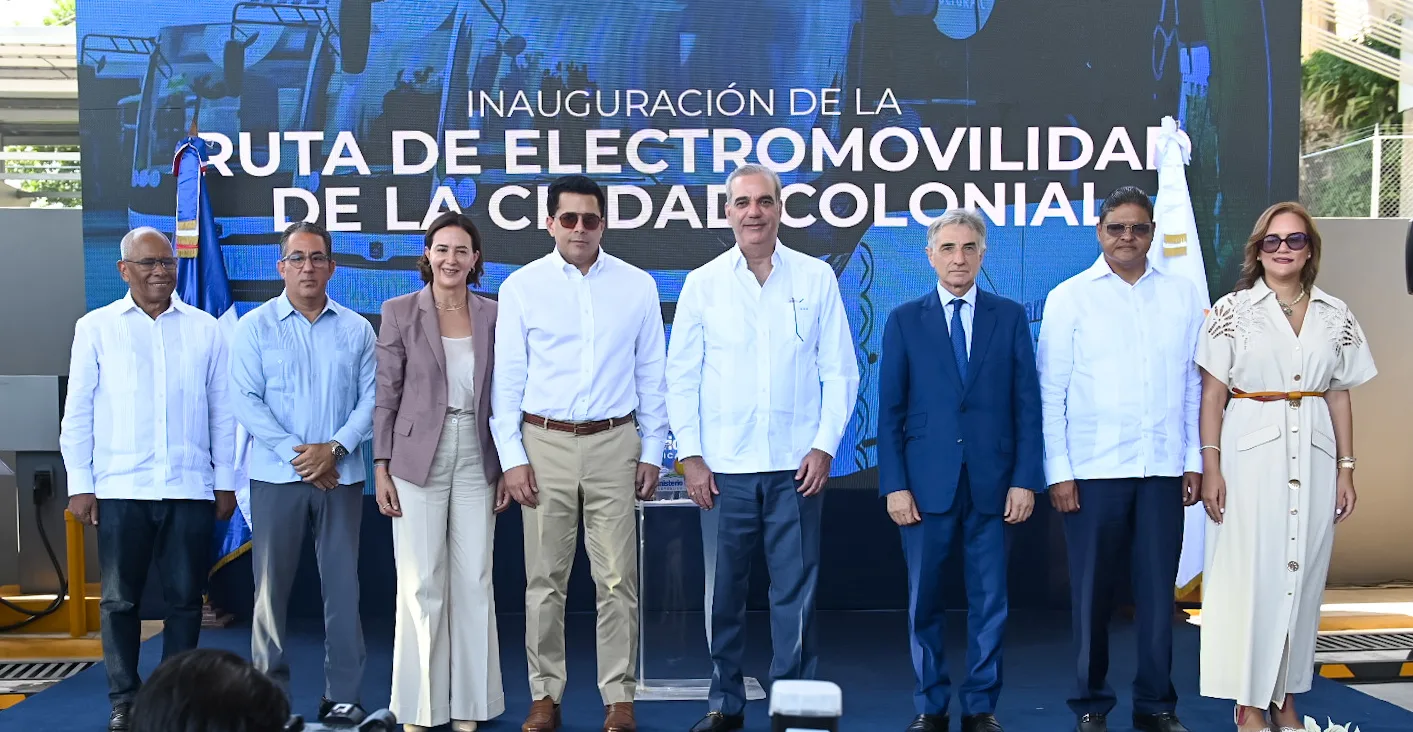 Abinader inaugurates restored Alcázar de Colón Museum and new Electric Route in Colonial City