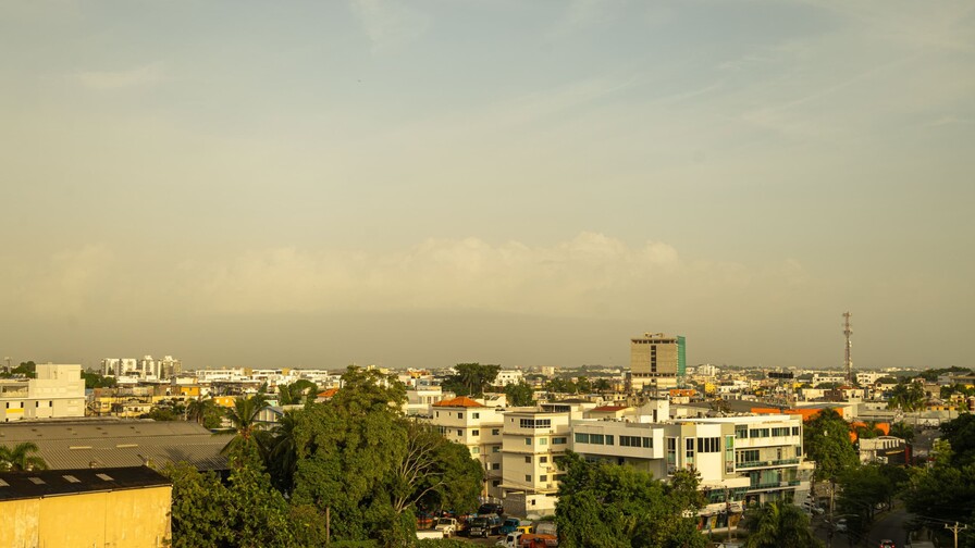 Hot weekend due to the impact of Saharan dust on the country