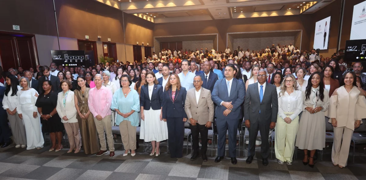 How far has the Dominican Republic progressed in reducing poverty and what is missing?