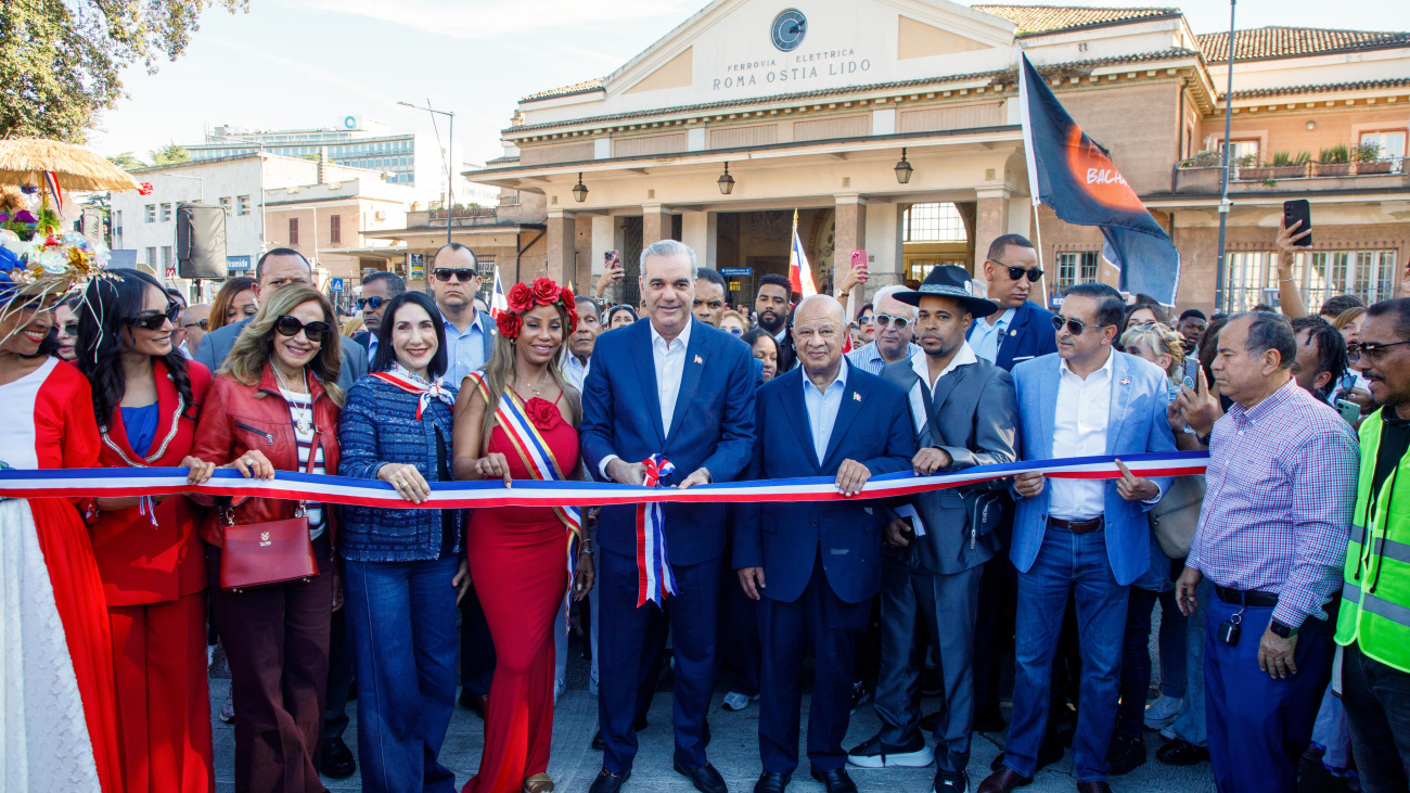 Abinader inaugurates Dominican Parade in Rome