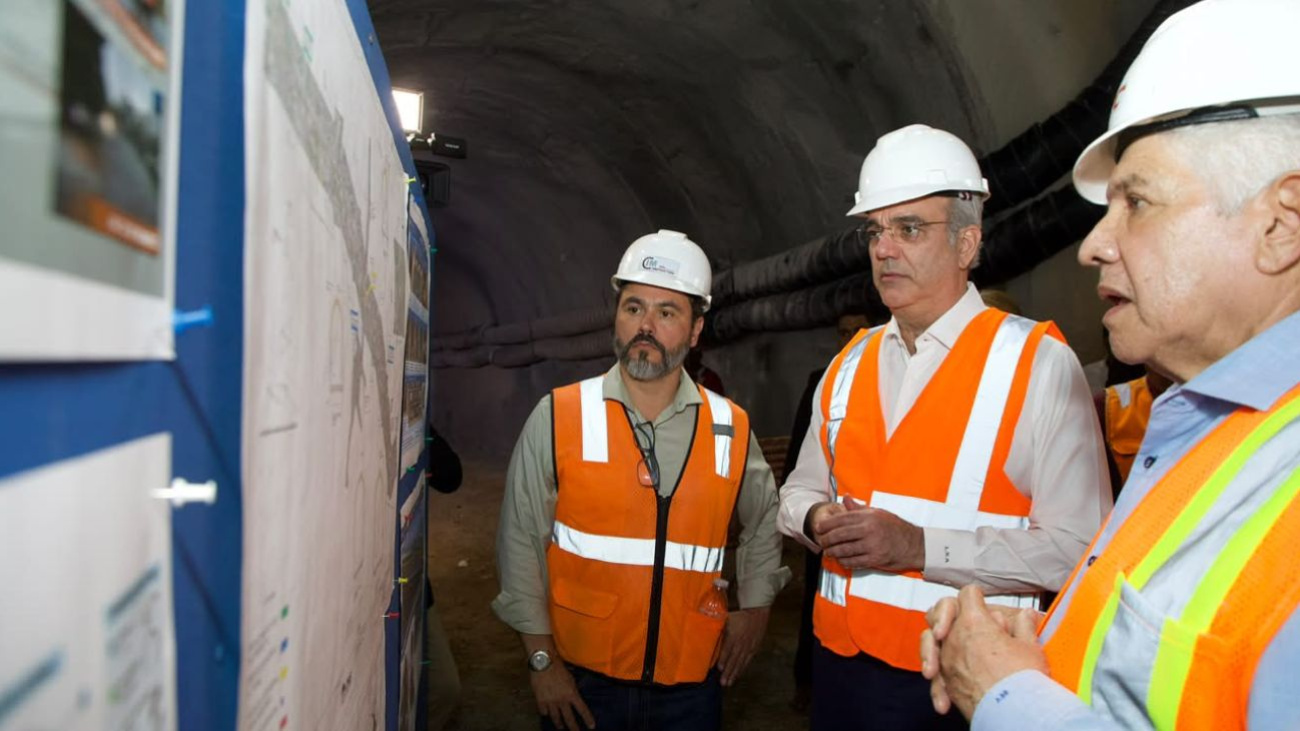 Abinader inspects construction of major drainage system on Luperón Avenue