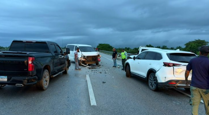 Diesel spill triggers multiple accidents on Bávaro-La Romana Highway